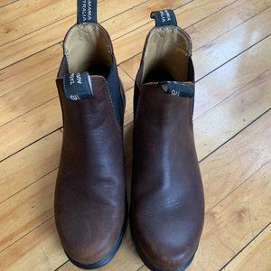 Blundstone Heeled Boots - Size 7.5 - Antique Brown